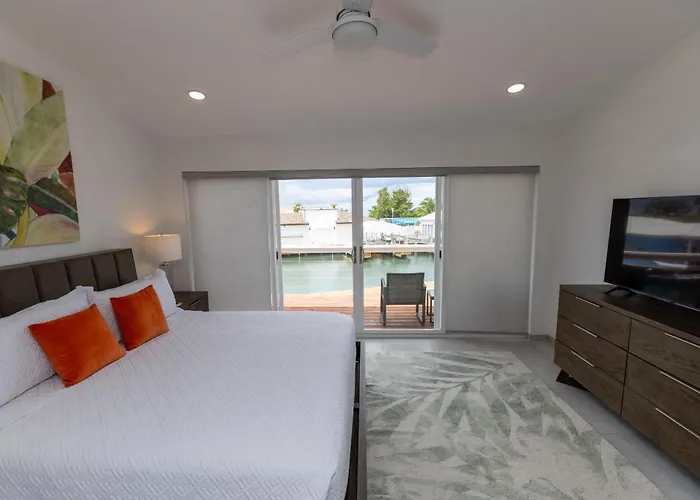 247B Waterfront Villa On South Finger, Jolly Harbo